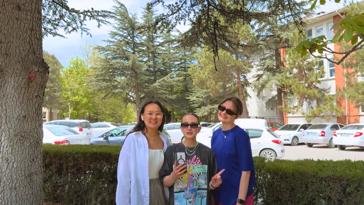 Kampüs Röportajları (Reneta-Nurgul- Anastasiiaa)